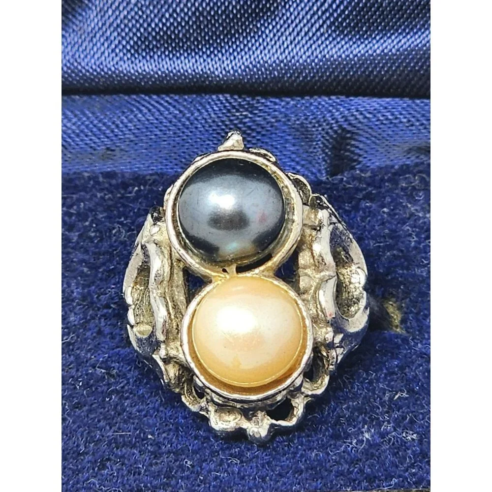 Vintage Silver Metal Adjustable Ring With Black & White Faux Pearls‎